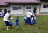 Reencuentro con dos Hermanas muy queridas por el alumnado. Complejo Escolar San José  (Rubare, R. D. del Congo)