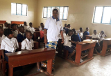 Aula de primaria en el Complejo Escolar San José  (Rubare, R. D. del Congo)